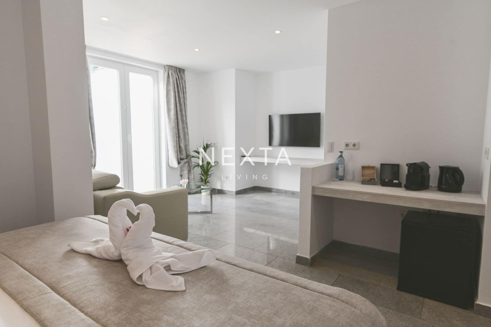 12 makuuhuone Huvila myytävänä paikassa Playa Paraiso mukana uima-altaan - 4 000 000 € (Ref: 9696786)