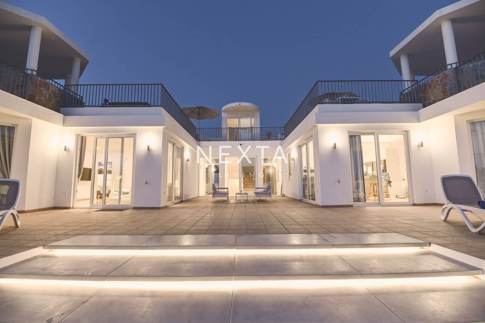 12 makuuhuone Huvila myytävänä paikassa Playa Paraiso mukana uima-altaan - 4 000 000 € (Ref: 9696786)