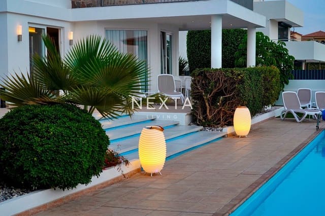 12 makuuhuone Huvila myytävänä paikassa Playa Paraiso, Adeje mukana uima-altaan - 4 000 000 € (Ref: 9696786)