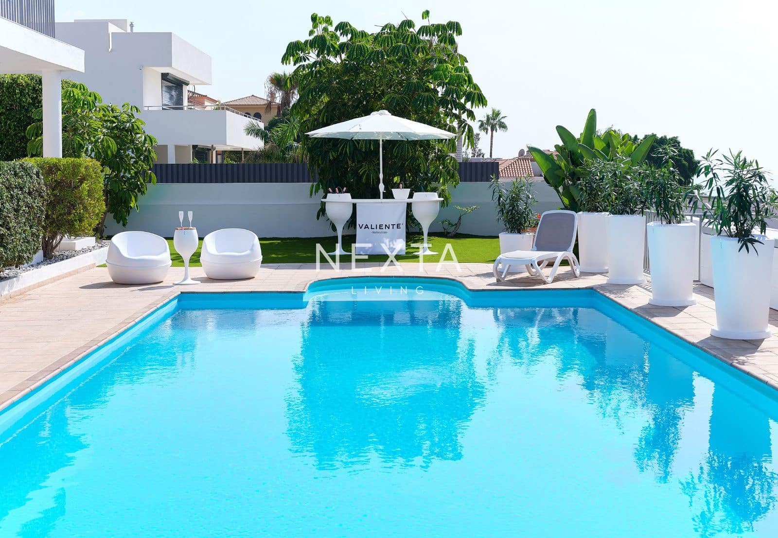 12 makuuhuone Huvila myytävänä paikassa Playa Paraiso mukana uima-altaan - 4 000 000 € (Ref: 9696786)