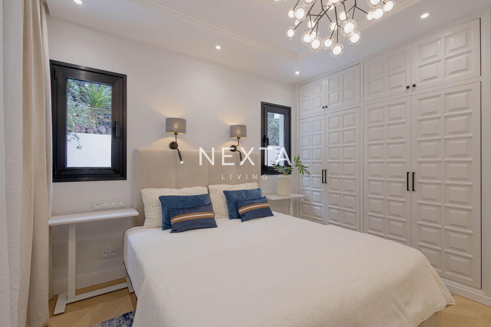 4 slaapkamer Villa te koop in Playa del Duque met zwembad garage - € 2.600.000 (Ref: 9696971)