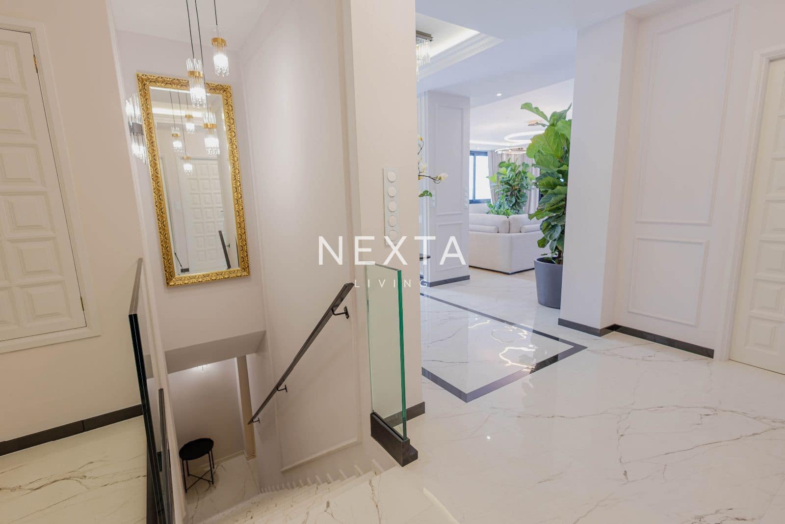 4 slaapkamer Villa te koop in Playa del Duque met zwembad garage - € 2.600.000 (Ref: 9696971)