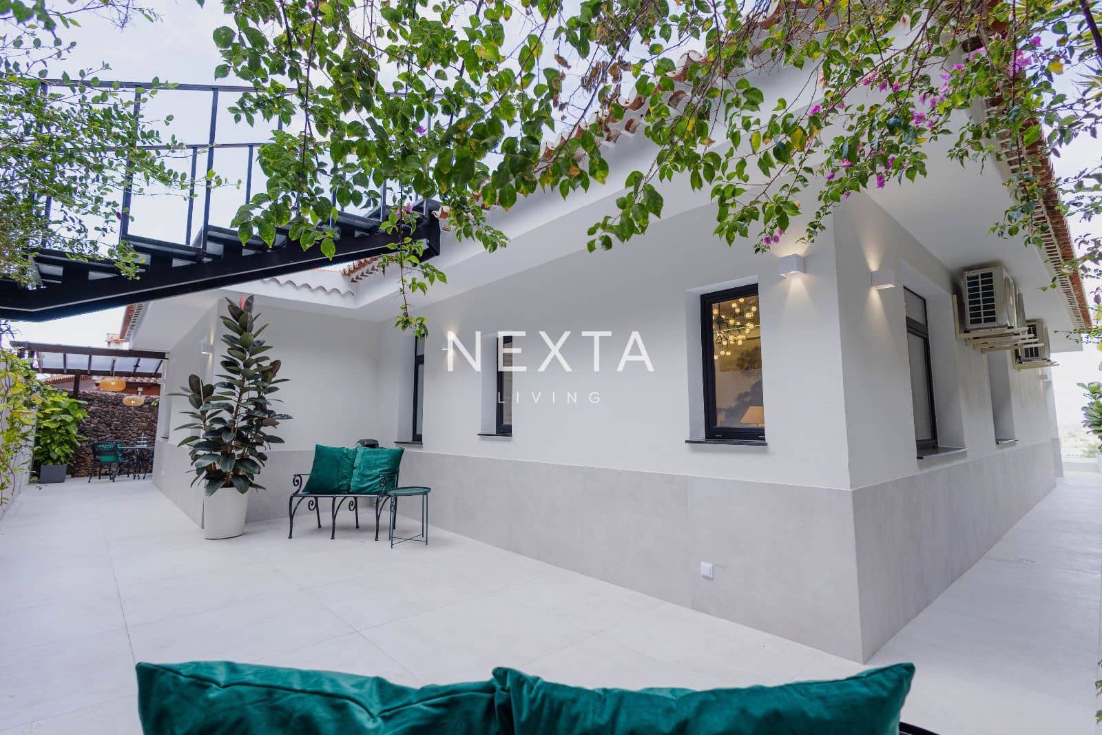 4 slaapkamer Villa te koop in Playa del Duque met zwembad garage - € 2.600.000 (Ref: 9696971)