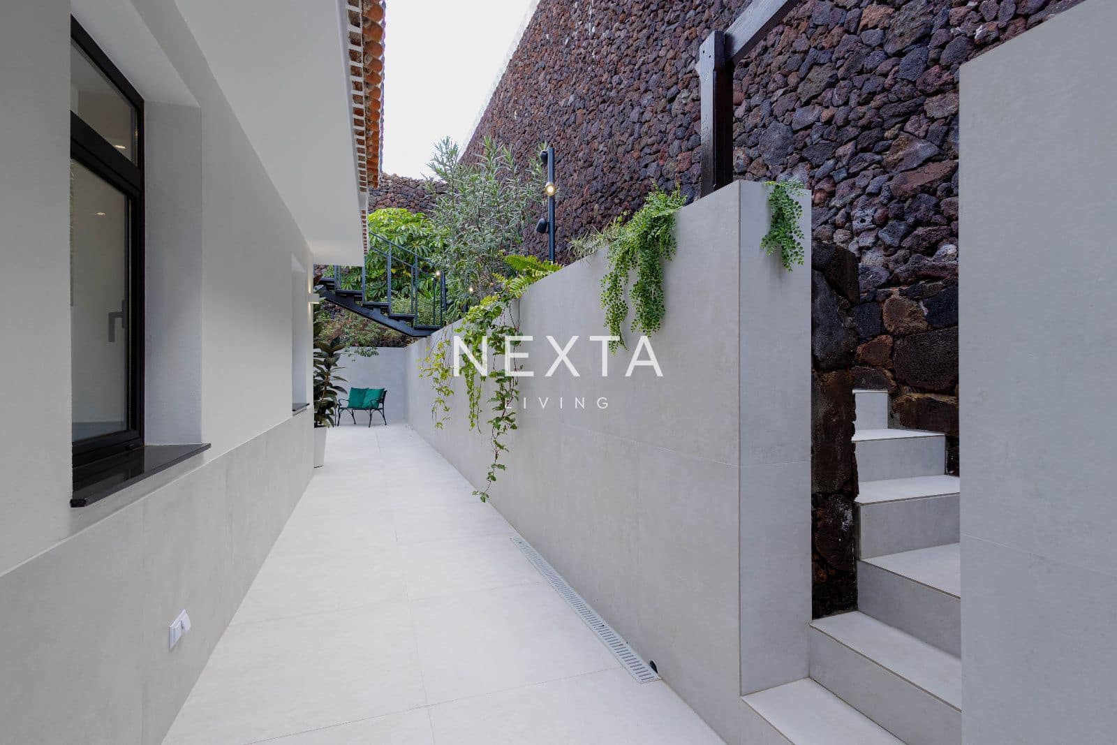 4 slaapkamer Villa te koop in Playa del Duque met zwembad garage - € 2.600.000 (Ref: 9696971)