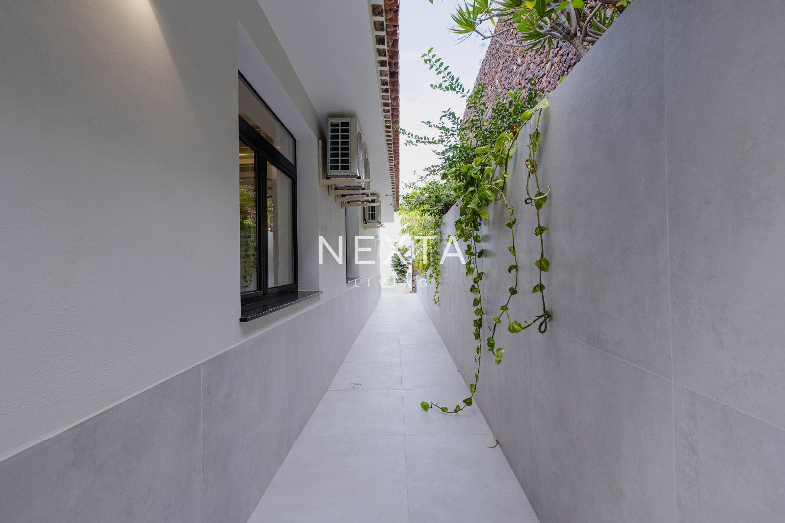 4 slaapkamer Villa te koop in Playa del Duque met zwembad garage - € 2.600.000 (Ref: 9696971)