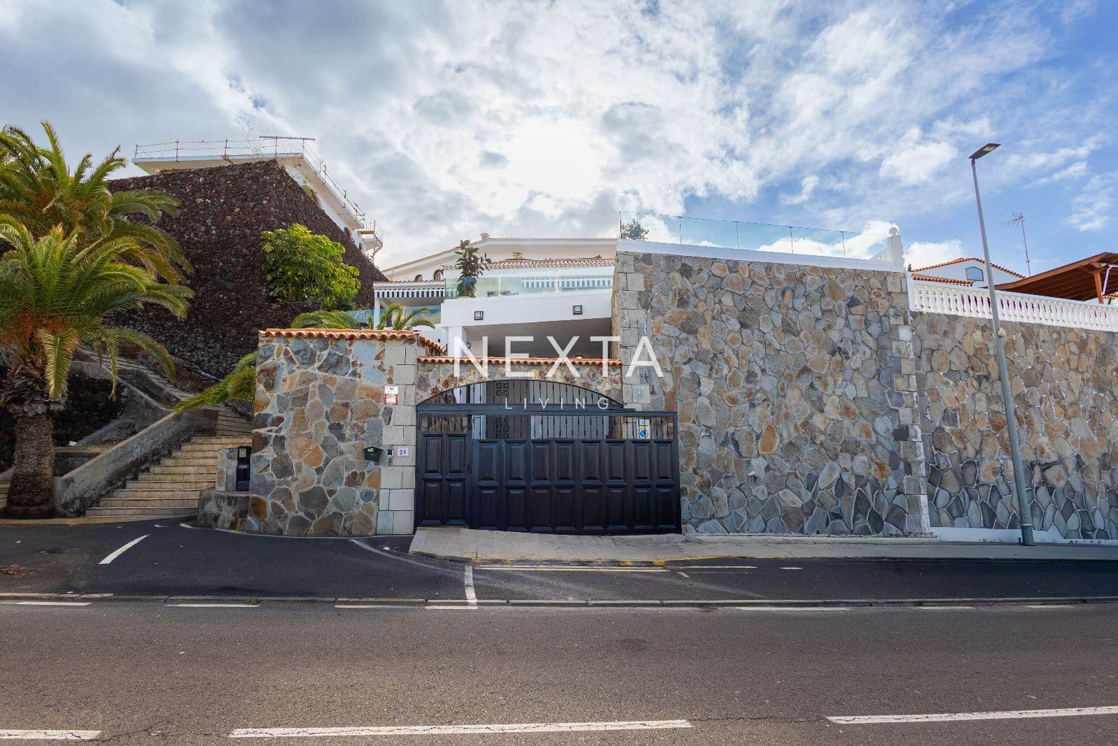 4 slaapkamer Villa te koop in Playa del Duque met zwembad garage - € 2.600.000 (Ref: 9696971)