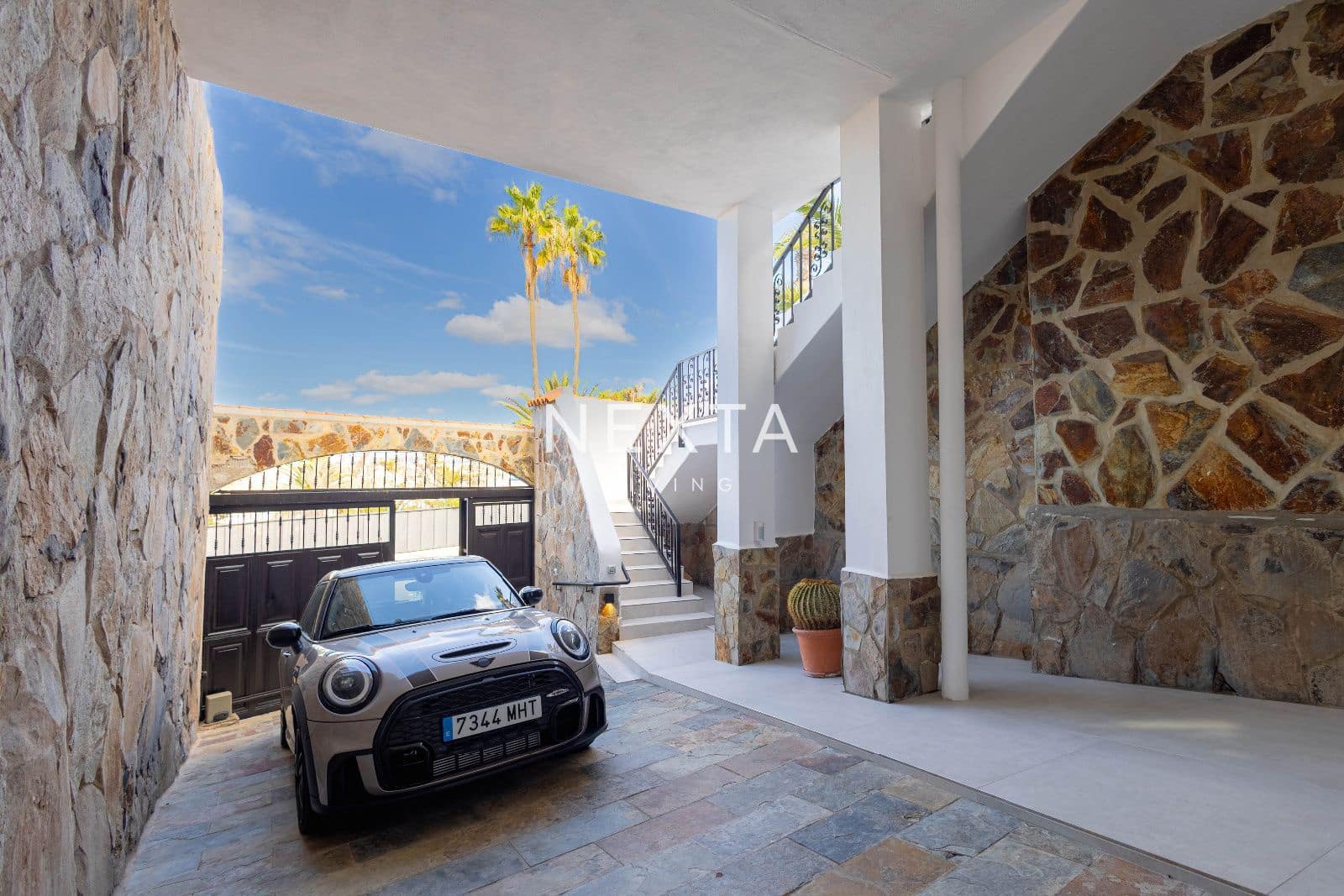 4 slaapkamer Villa te koop in Playa del Duque met zwembad garage - € 2.600.000 (Ref: 9696971)