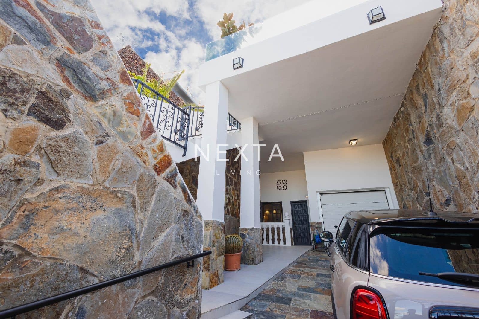 4 slaapkamer Villa te koop in Playa del Duque met zwembad garage - € 2.600.000 (Ref: 9696971)