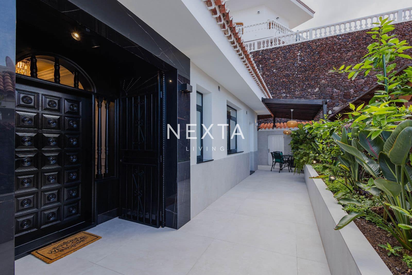 4 slaapkamer Villa te koop in Playa del Duque met zwembad garage - € 2.600.000 (Ref: 9696971)