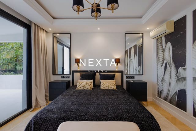 Chalet de 4 habitaciones en Playa del Duque, Adeje en venta con piscina garaje - 2.600.000 € (Ref: 9696971)