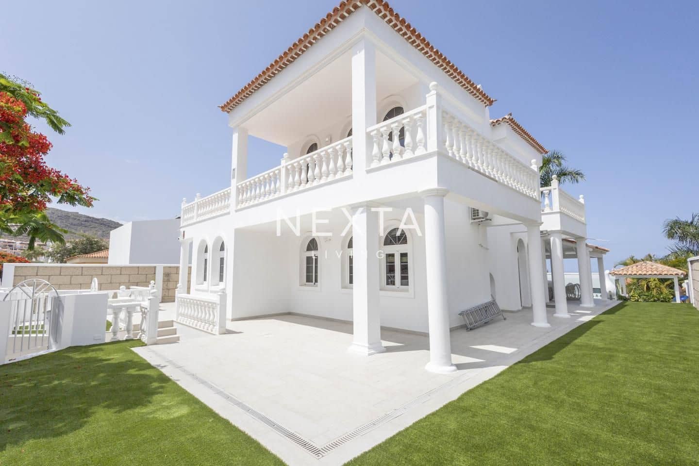 4 slaapkamer Villa te koop in Playa del Duque met zwembad garage - € 2.060.000 (Ref: 9697791)