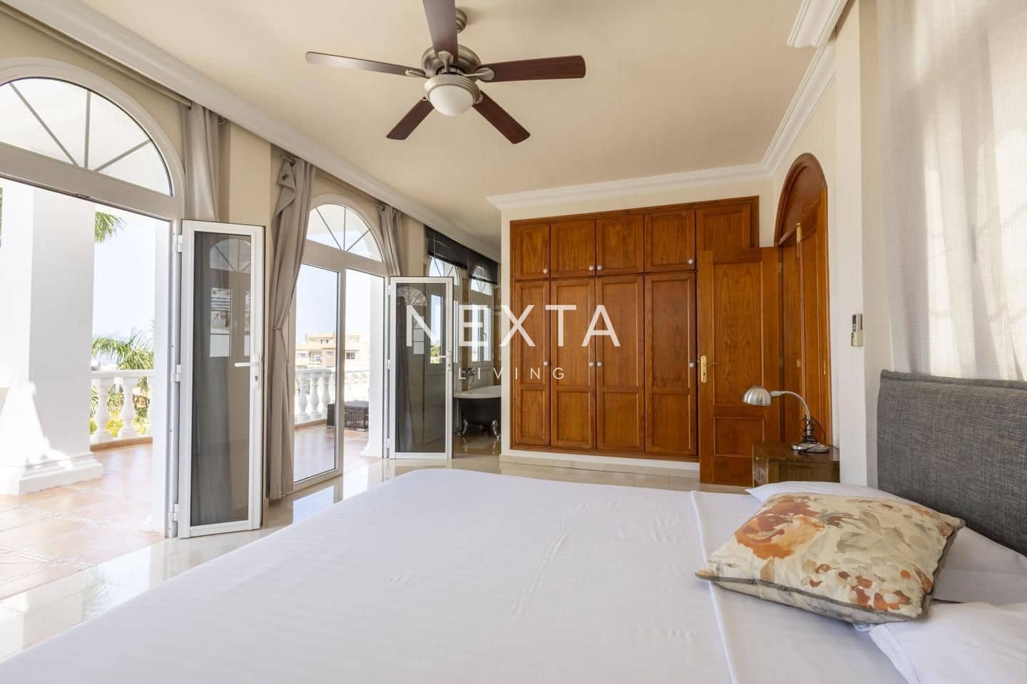 4 slaapkamer Villa te koop in Playa del Duque met zwembad garage - € 2.060.000 (Ref: 9697791)