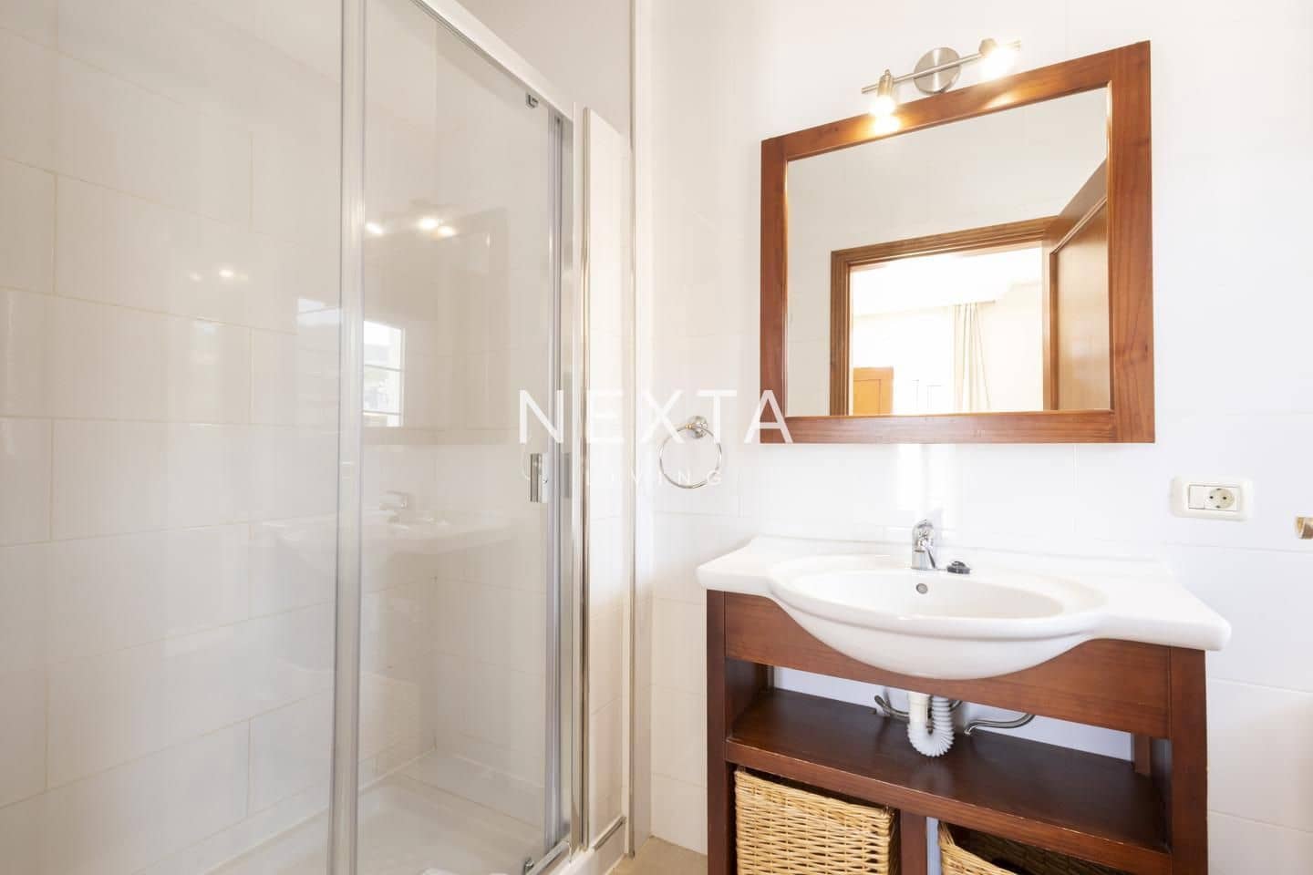 4 slaapkamer Villa te koop in Playa del Duque met zwembad garage - € 2.060.000 (Ref: 9697791)