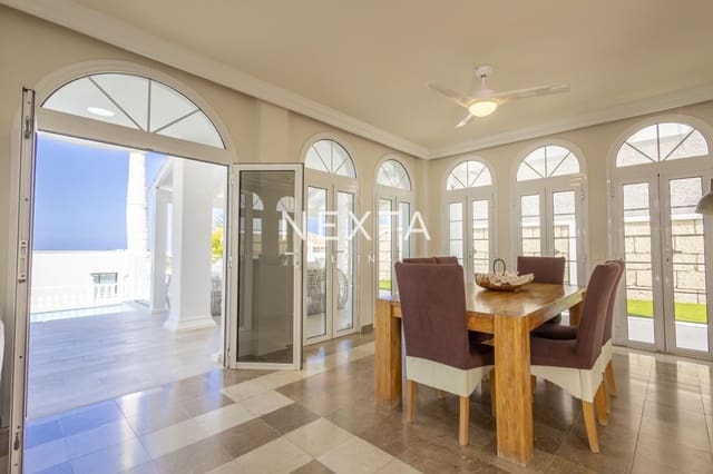 4 soveværelse Villa til salg i Playa del Duque, Adeje med swimmingpool garage - € 2.060.000 (Ref: 9697791)