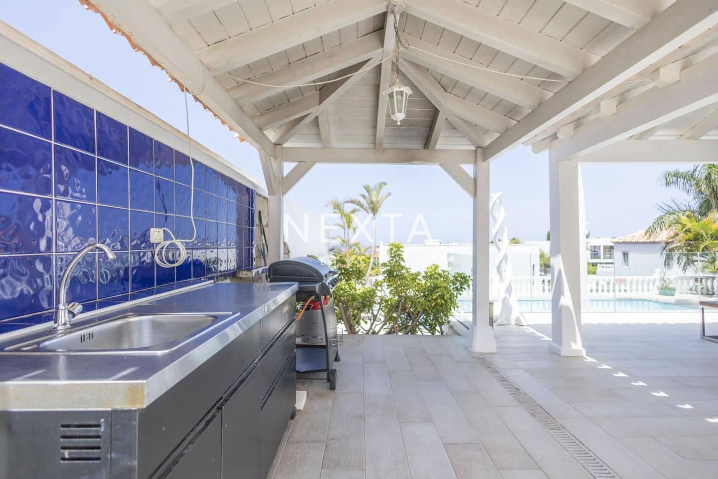 4 slaapkamer Villa te koop in Playa del Duque met zwembad garage - € 2.060.000 (Ref: 9697791)