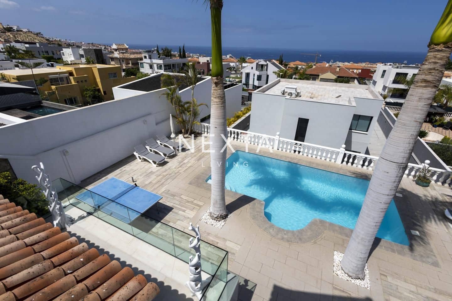 4 slaapkamer Villa te koop in Playa del Duque met zwembad garage - € 2.060.000 (Ref: 9697791)