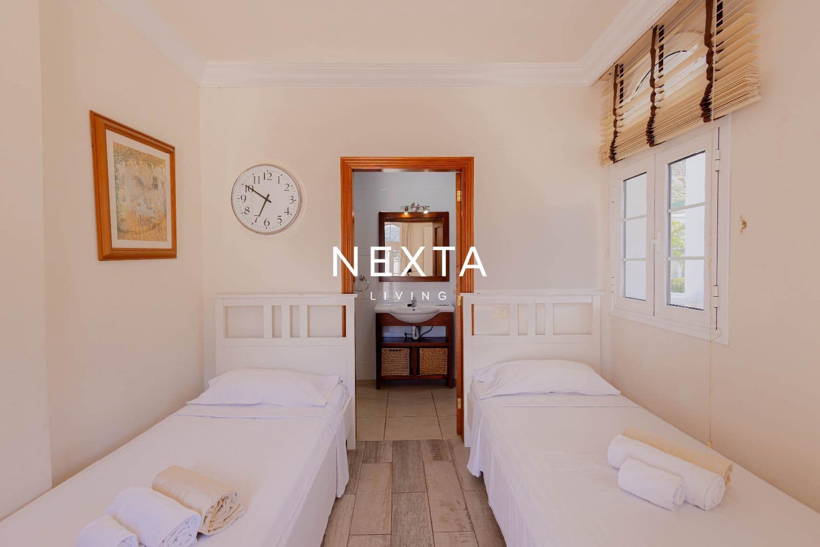 4 bedroom Villa for sale in Playa del Duque with pool garage - € 2,060,000 (Ref: 9697791)