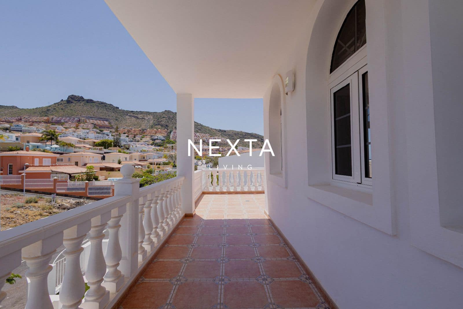 4 bedroom Villa for sale in Playa del Duque with pool garage - € 2,060,000 (Ref: 9697791)