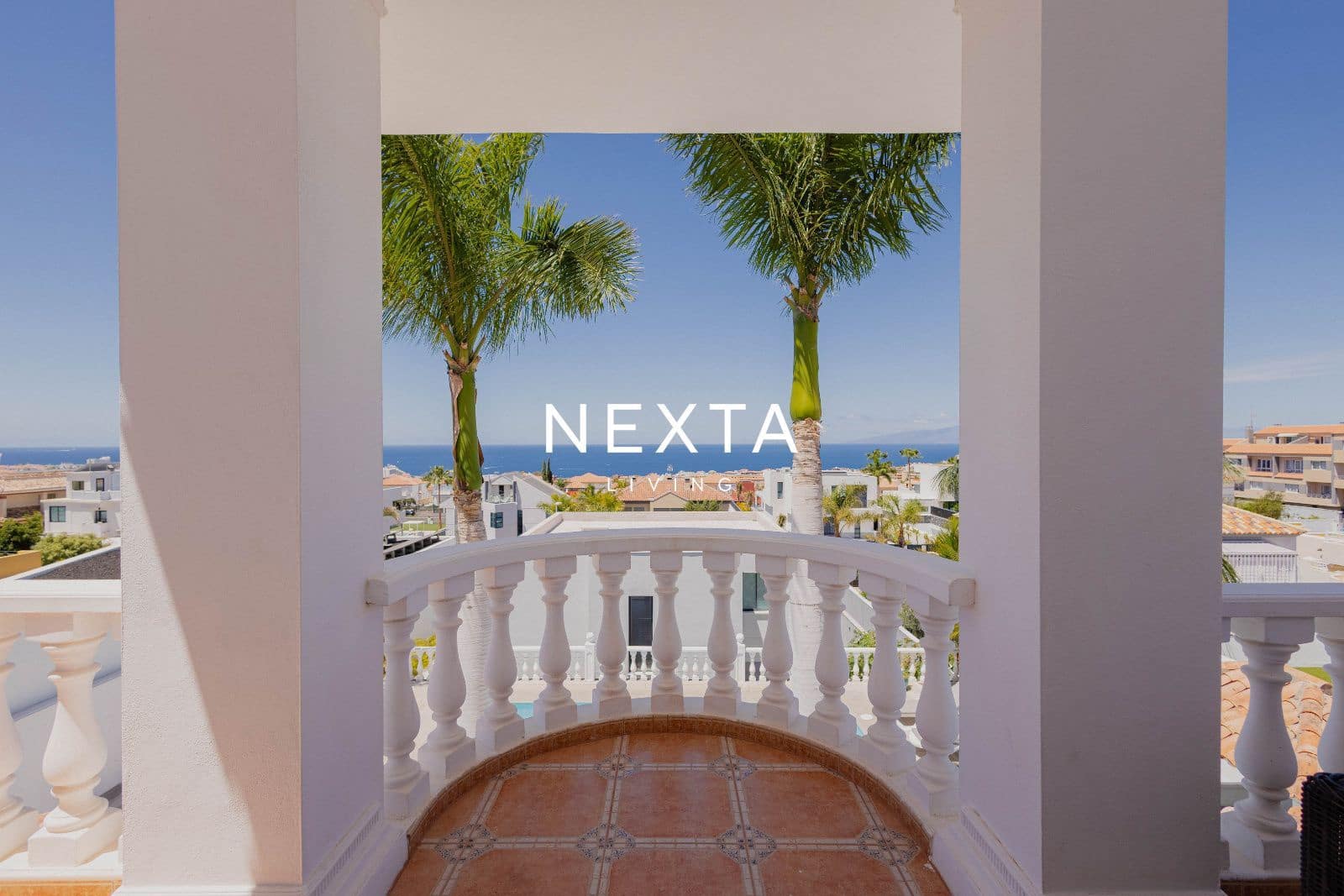4 bedroom Villa for sale in Playa del Duque with pool garage - € 2,060,000 (Ref: 9697791)