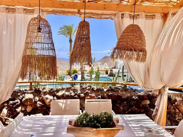 Chalet de 5 habitaciones en Chayofa, Arona en venta con piscina garaje - 1.270.000 € (Ref: 9697795)