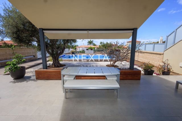 3 soveværelse Villa til salg i Playa del Duque, Adeje med swimmingpool garage - € 2.400.000 (Ref: 9709203)