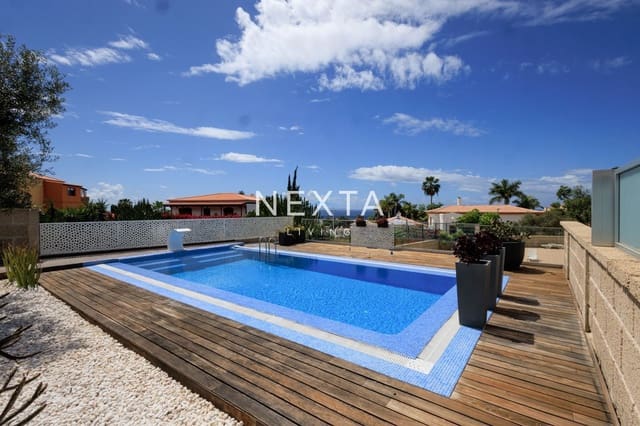 3 soveværelse Villa til salg i Playa del Duque, Adeje med swimmingpool garage - € 2.400.000 (Ref: 9709203)