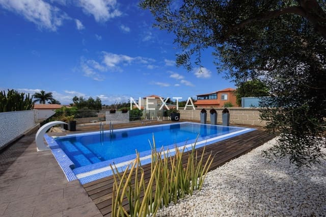 3 soveværelse Villa til salg i Playa del Duque, Adeje med swimmingpool garage - € 2.400.000 (Ref: 9709203)