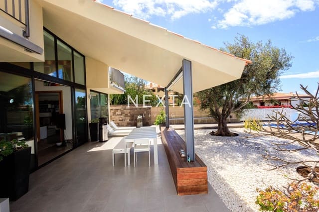 3 soveværelse Villa til salg i Playa del Duque, Adeje med swimmingpool garage - € 2.400.000 (Ref: 9709203)