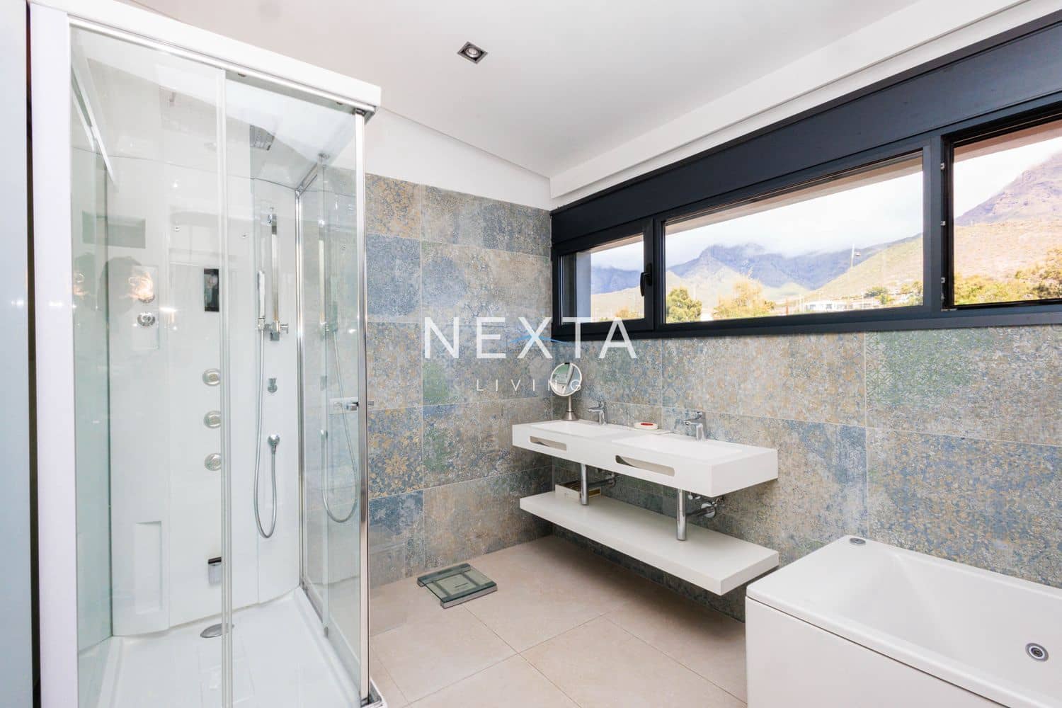 3 slaapkamer Villa te koop in Costa Adeje met zwembad garage - € 2.400.000 (Ref: 9709203)