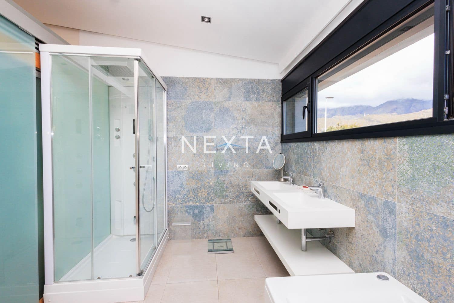 3 slaapkamer Villa te koop in Costa Adeje met zwembad garage - € 2.400.000 (Ref: 9709203)