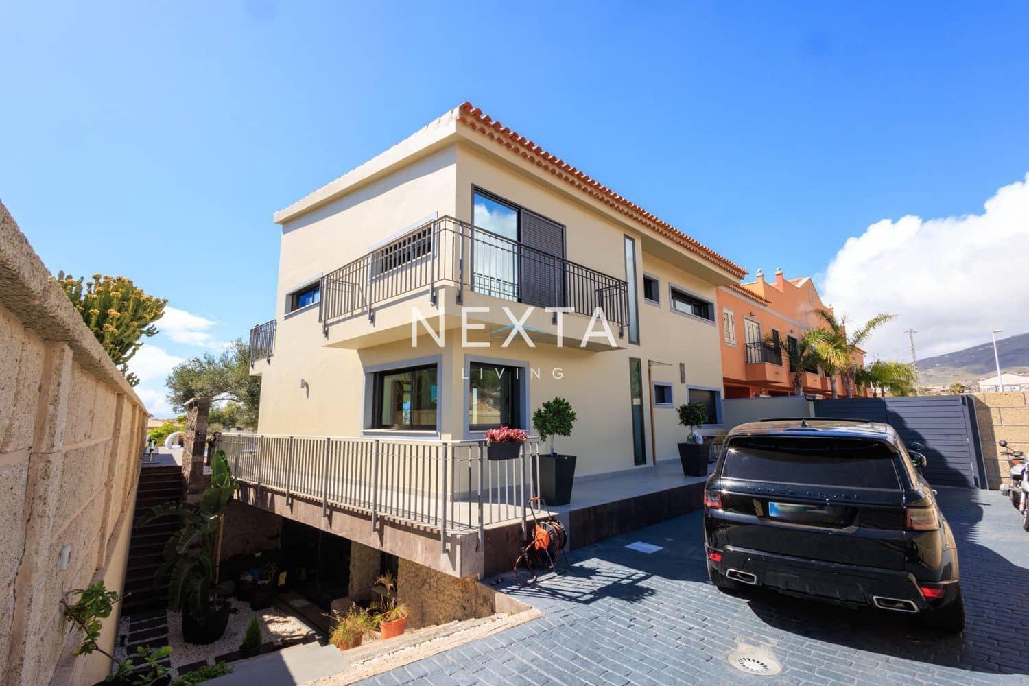 3 slaapkamer Villa te koop in Costa Adeje met zwembad garage - € 2.400.000 (Ref: 9709203)