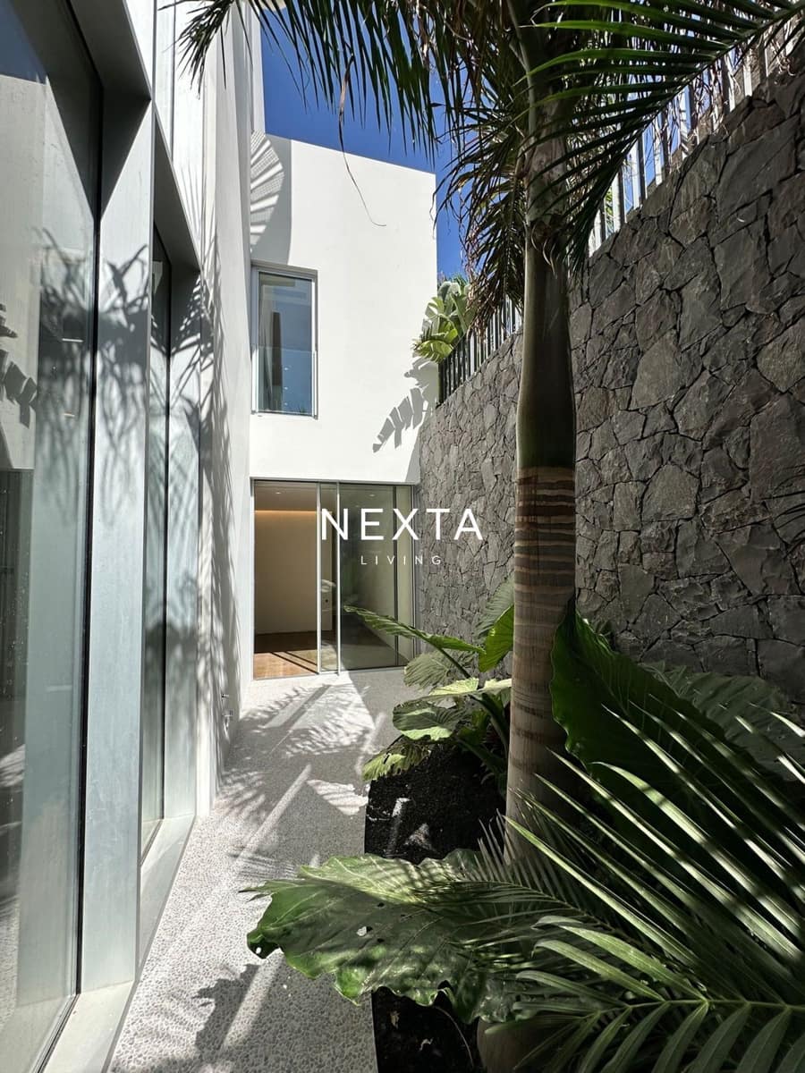 6 slaapkamer Villa te koop in Guia de Isora met zwembad garage - € 6.400.000 (Ref: 9786004)