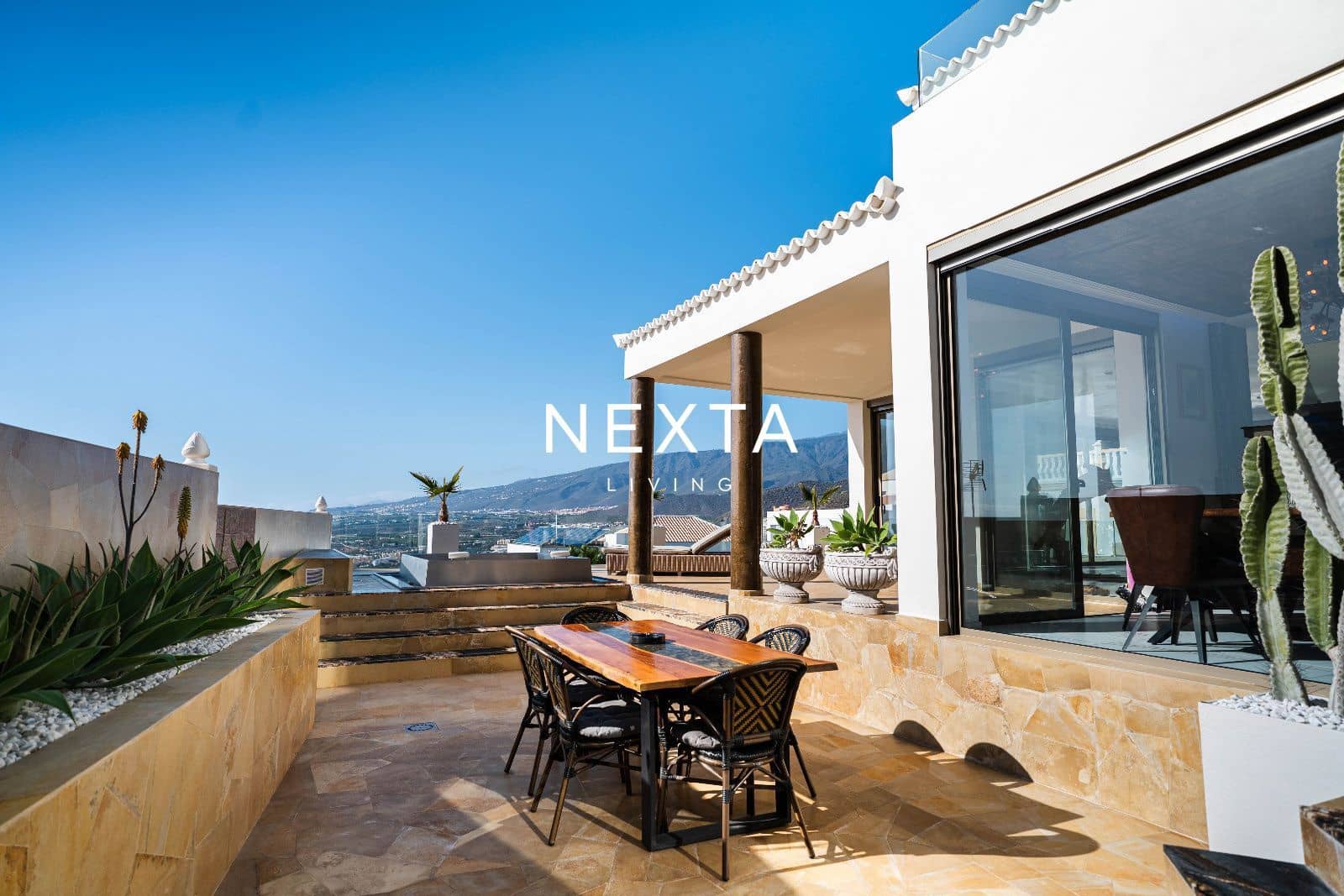 4 soverom Villa til salgs i Costa Adeje med svømmebasseng garasje - € 5 500 000 (Ref: 9786005)