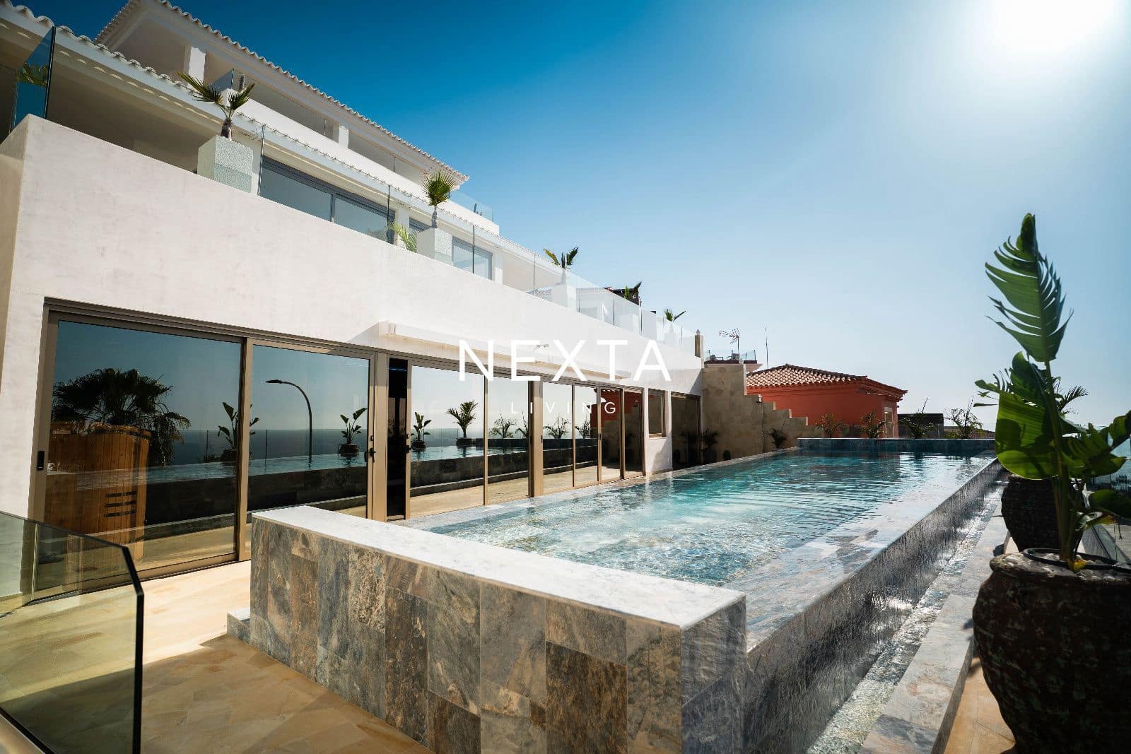 4 soverom Villa til salgs i Costa Adeje med svømmebasseng garasje - € 5 500 000 (Ref: 9786005)