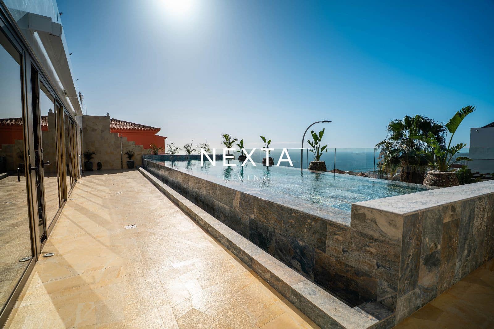 4 soverom Villa til salgs i Costa Adeje med svømmebasseng garasje - € 5 500 000 (Ref: 9786005)