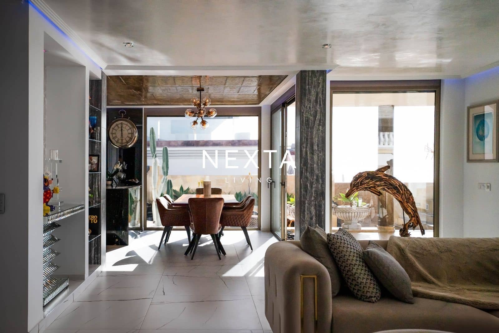 4 soverom Villa til salgs i Costa Adeje med svømmebasseng garasje - € 5 500 000 (Ref: 9786005)