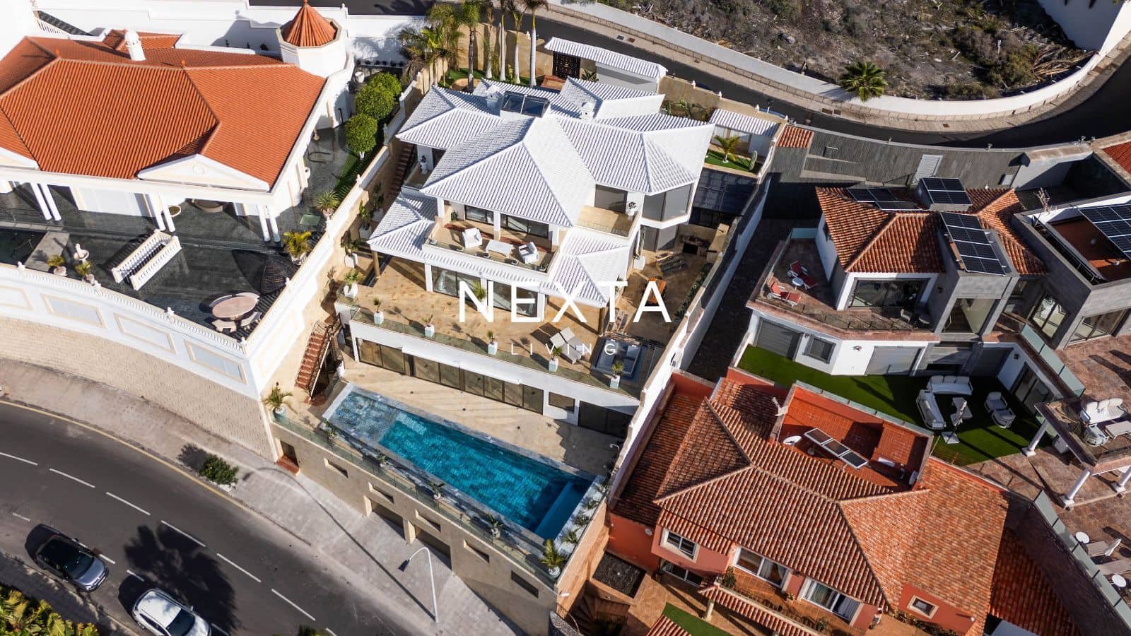 4 soverom Villa til salgs i Costa Adeje med svømmebasseng garasje - € 5 500 000 (Ref: 9786005)