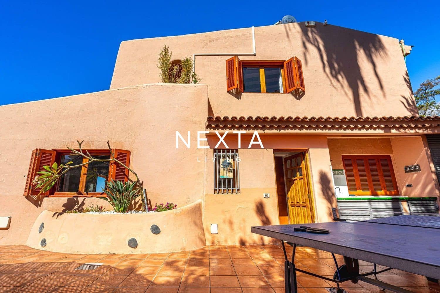 4 soverom Villa til salgs i Costa Adeje med svømmebasseng garasje - € 1 150 000 (Ref: 9786006)