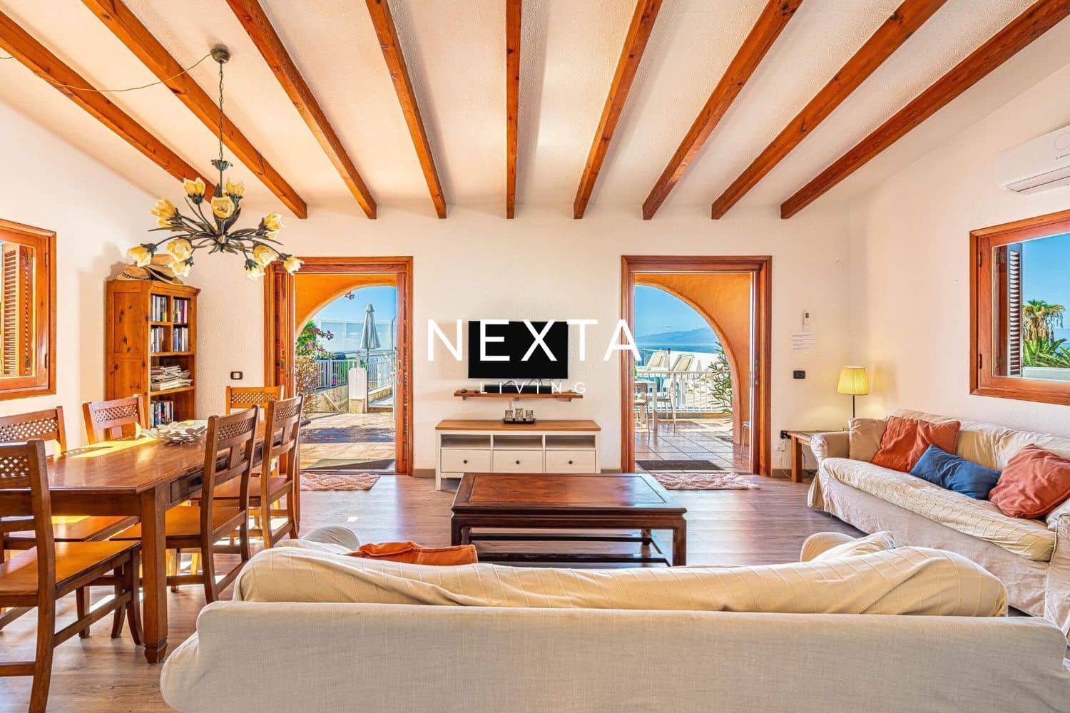 4 soverom Villa til salgs i Costa Adeje med svømmebasseng garasje - € 1 150 000 (Ref: 9786006)