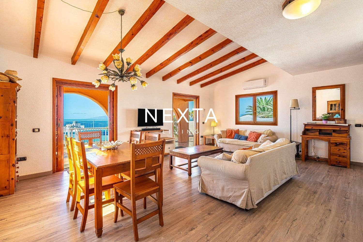 4 soverom Villa til salgs i Costa Adeje med svømmebasseng garasje - € 1 150 000 (Ref: 9786006)