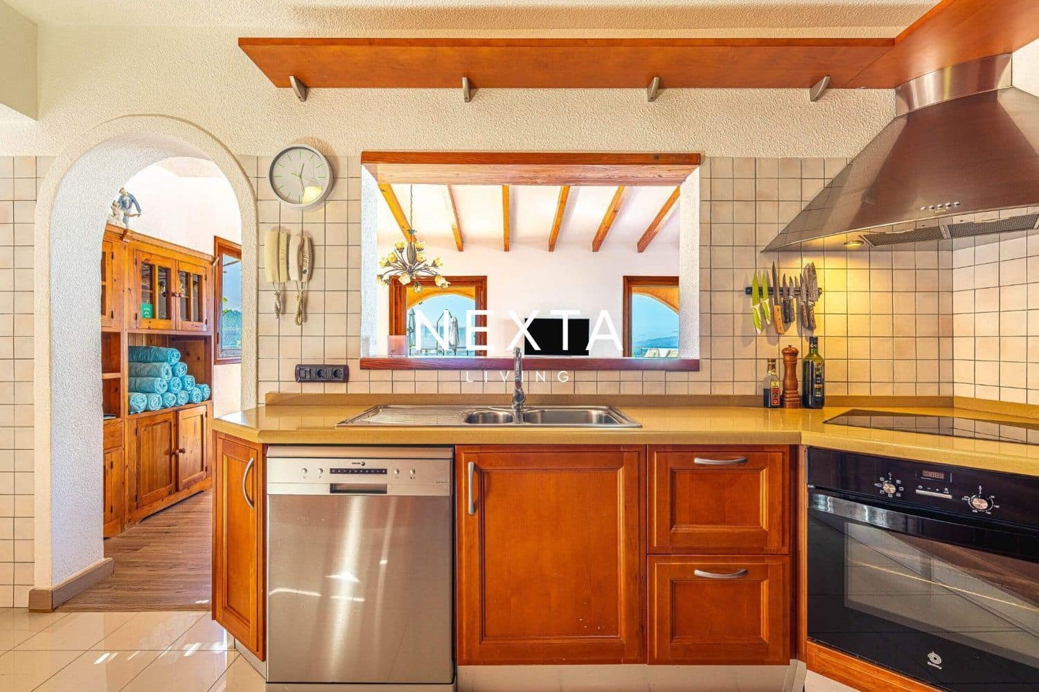 4 soverom Villa til salgs i Costa Adeje med svømmebasseng garasje - € 1 150 000 (Ref: 9786006)