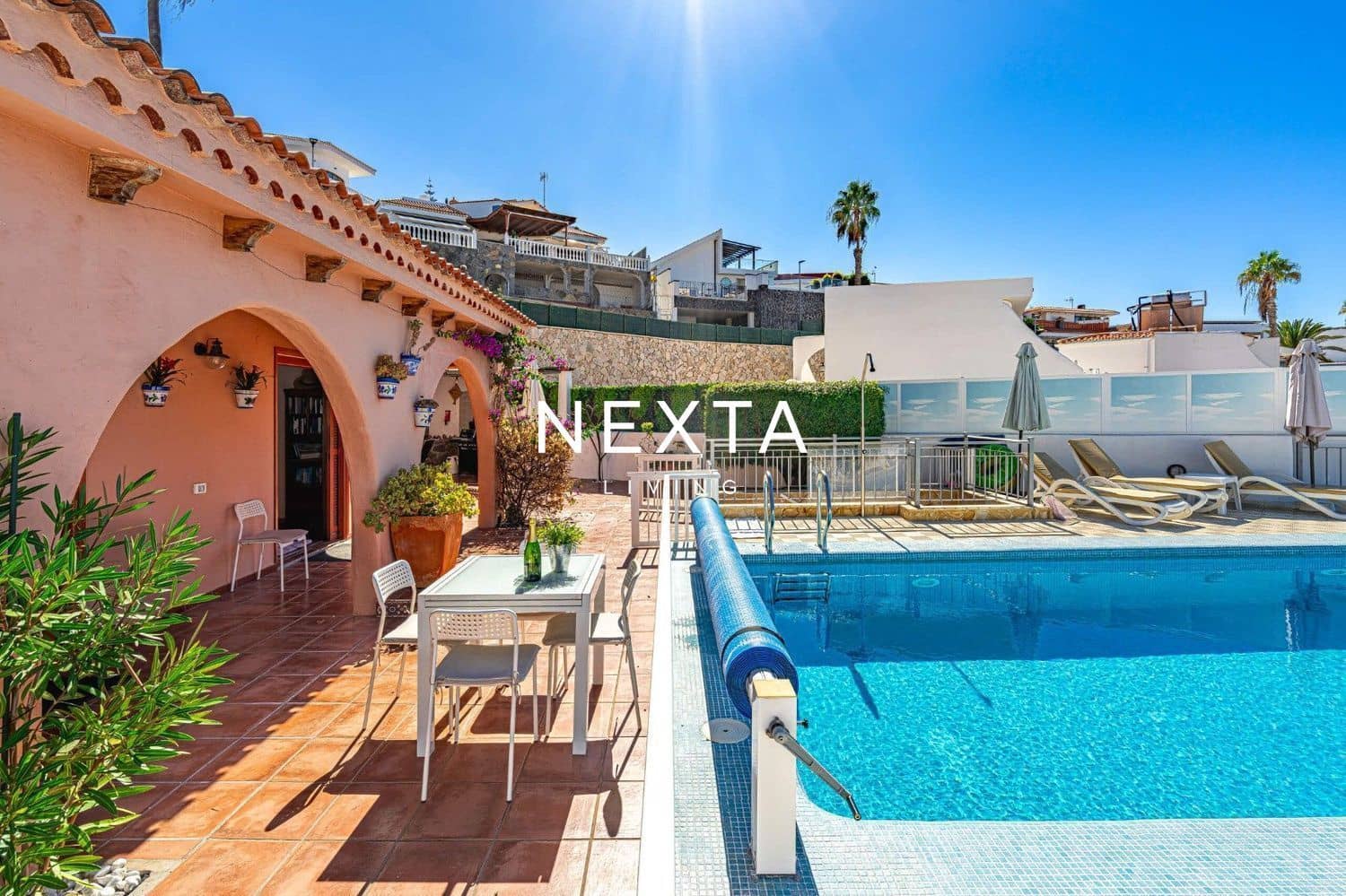 4 soverom Villa til salgs i Costa Adeje med svømmebasseng garasje - € 1 150 000 (Ref: 9786006)