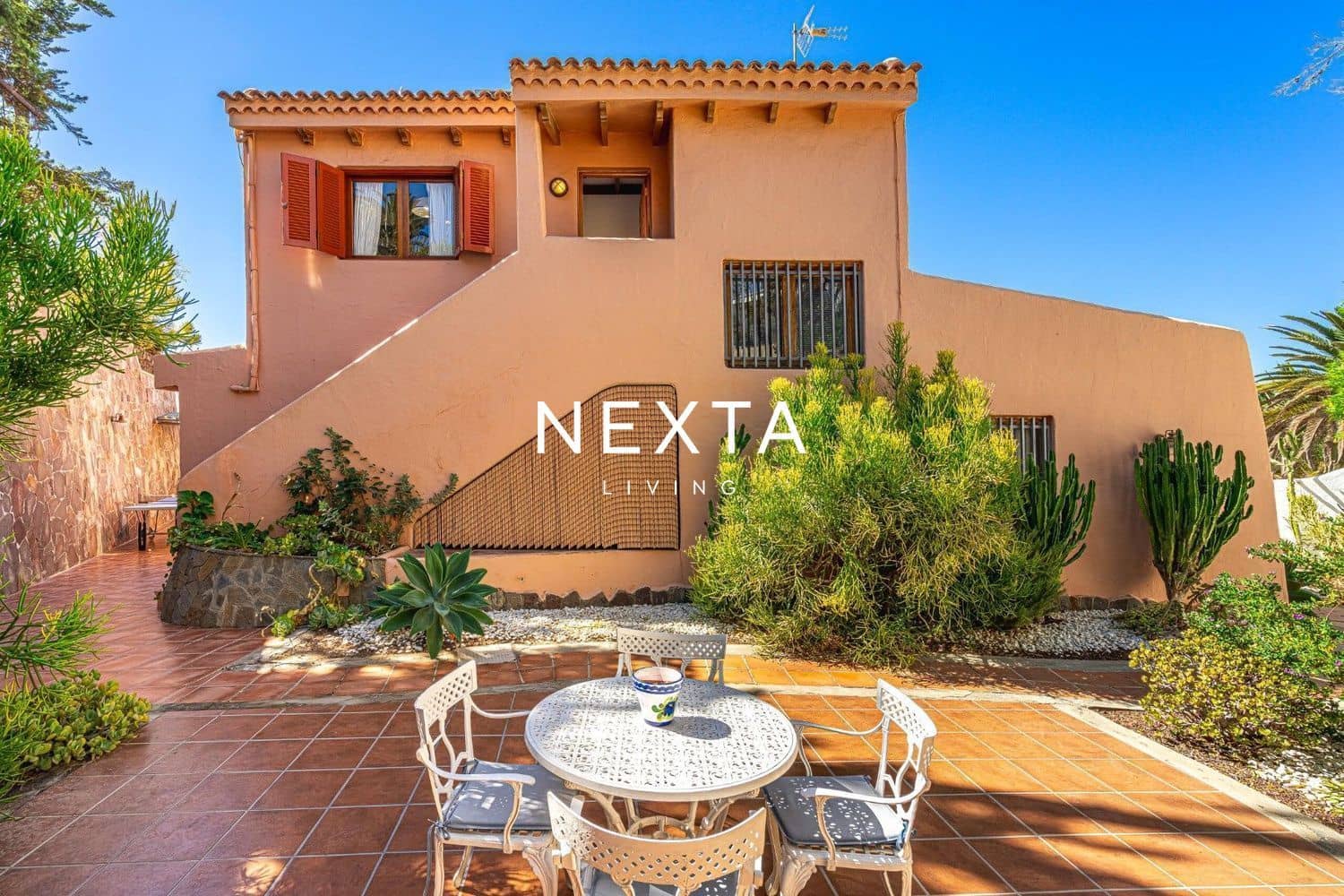 4 soverom Villa til salgs i Costa Adeje med svømmebasseng garasje - € 1 150 000 (Ref: 9786006)