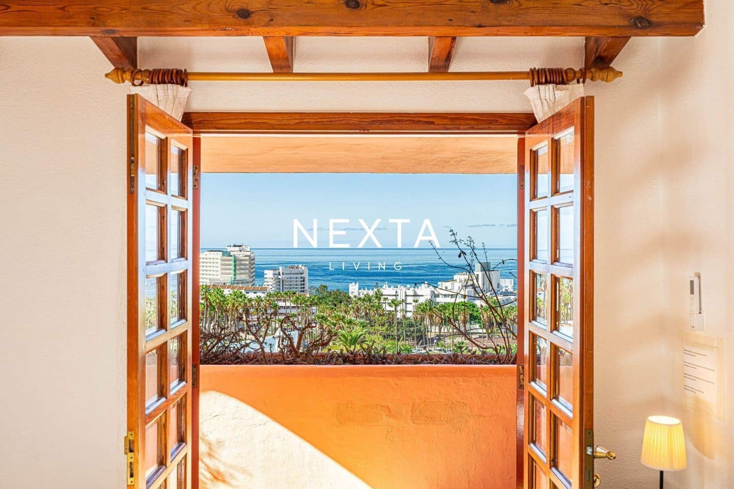 4 soverom Villa til salgs i Costa Adeje med svømmebasseng garasje - € 1 150 000 (Ref: 9786006)