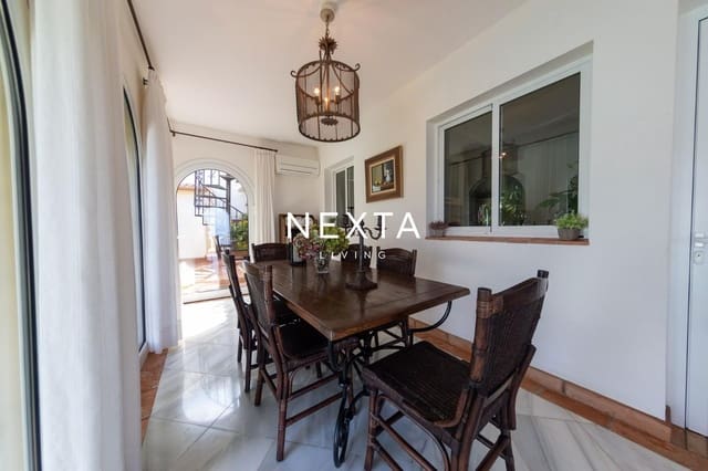 3 soverom Villa til salgs i Guía de Isora med svømmebasseng - € 3 200 000 (Ref: 9793711)