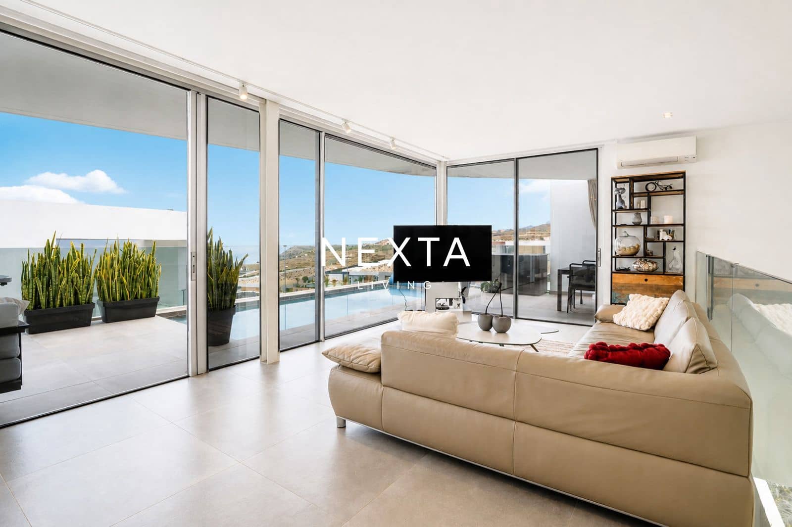 4 bedroom Townhouse for sale in Callao Salvaje with pool garage - € 1,525,000 (Ref: 9820911)