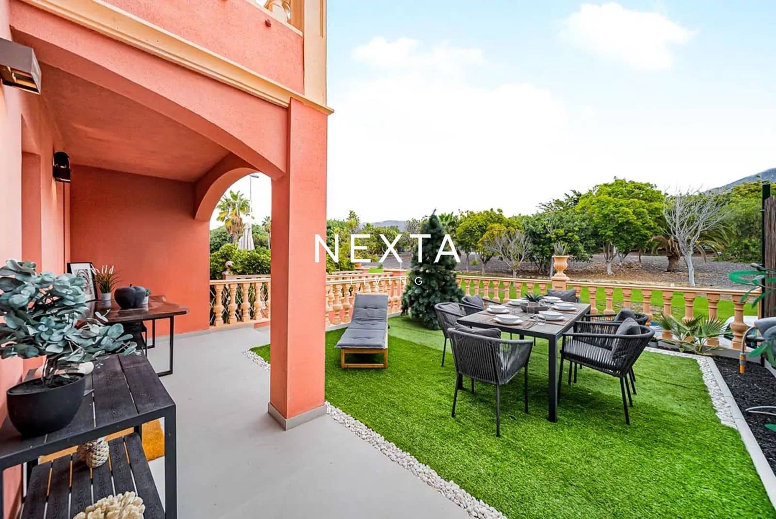 4 slaapkamer Huis te koop in Costa Adeje met zwembad garage - € 1.395.000 (Ref: 9832993)