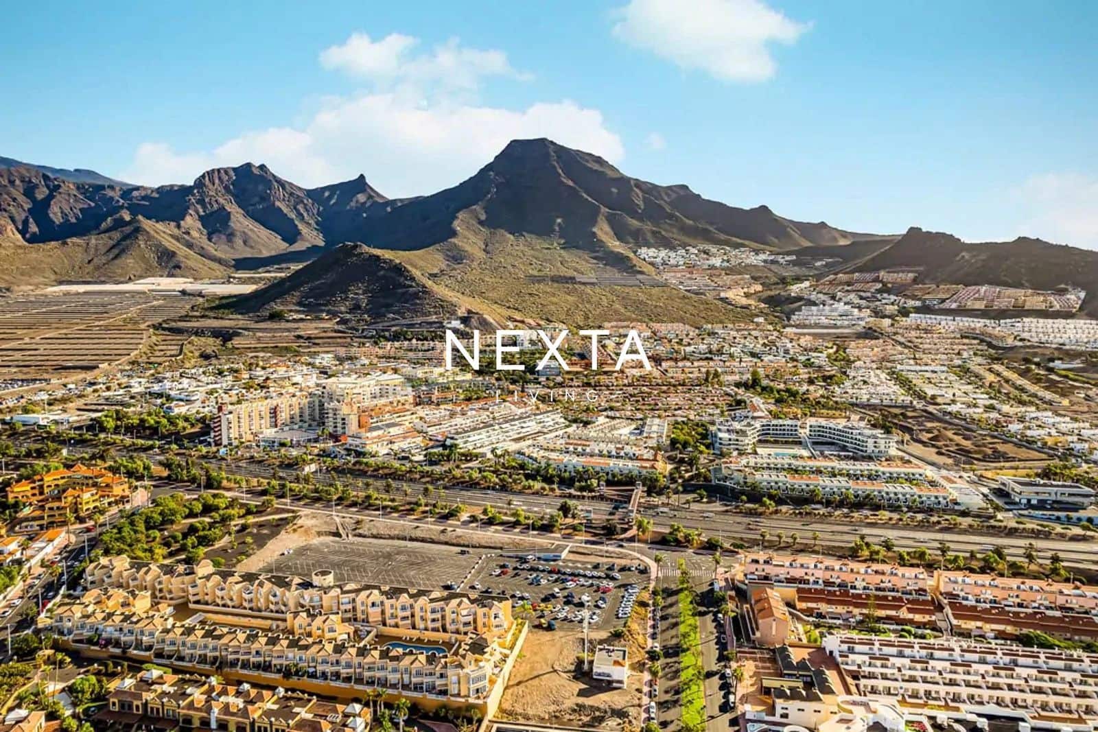 4 slaapkamer Huis te koop in Costa Adeje met zwembad garage - € 1.395.000 (Ref: 9832993)