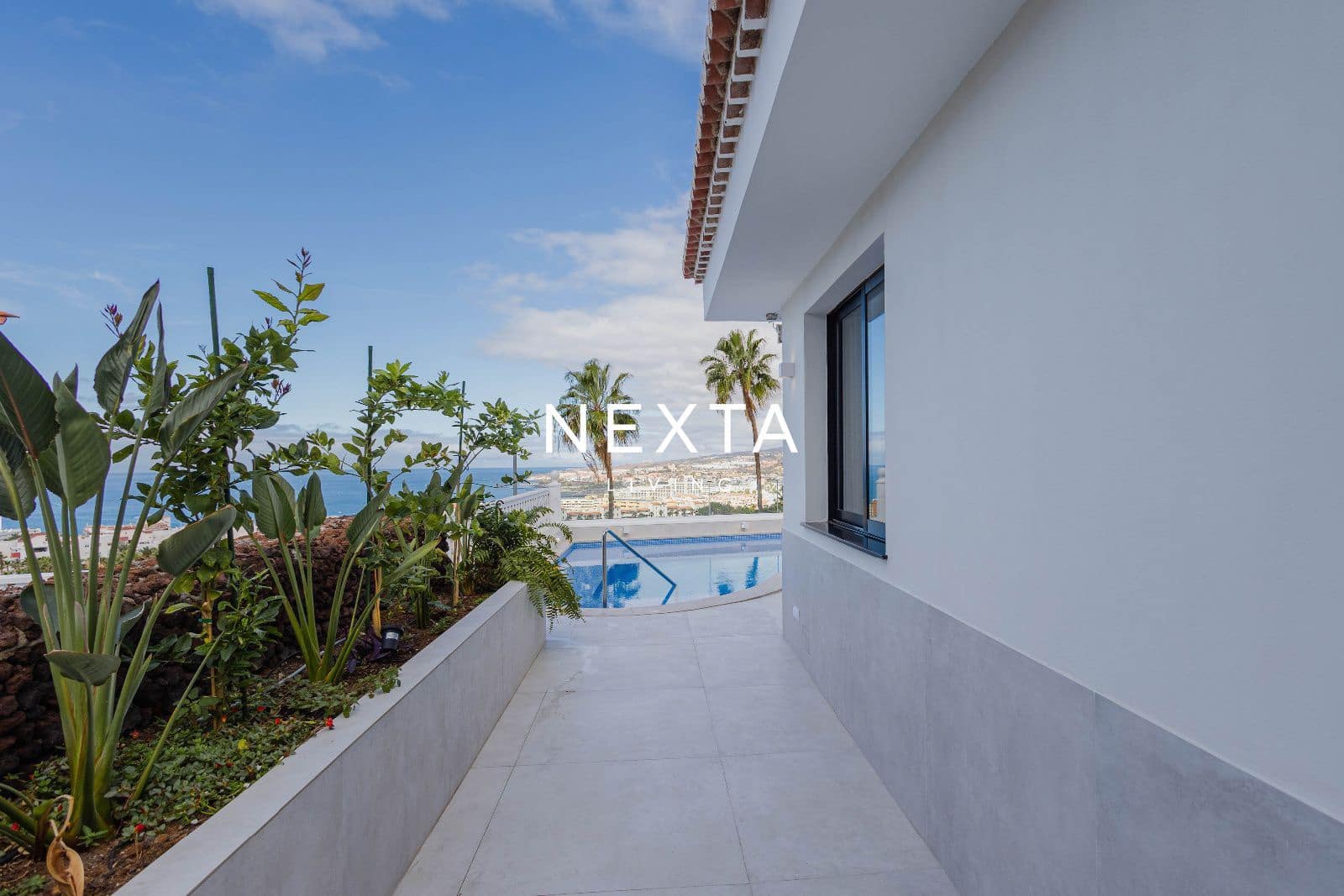 4 bedroom Villa for sale in Playa del Duque with pool garage - € 2,490,000 (Ref: 9854714)