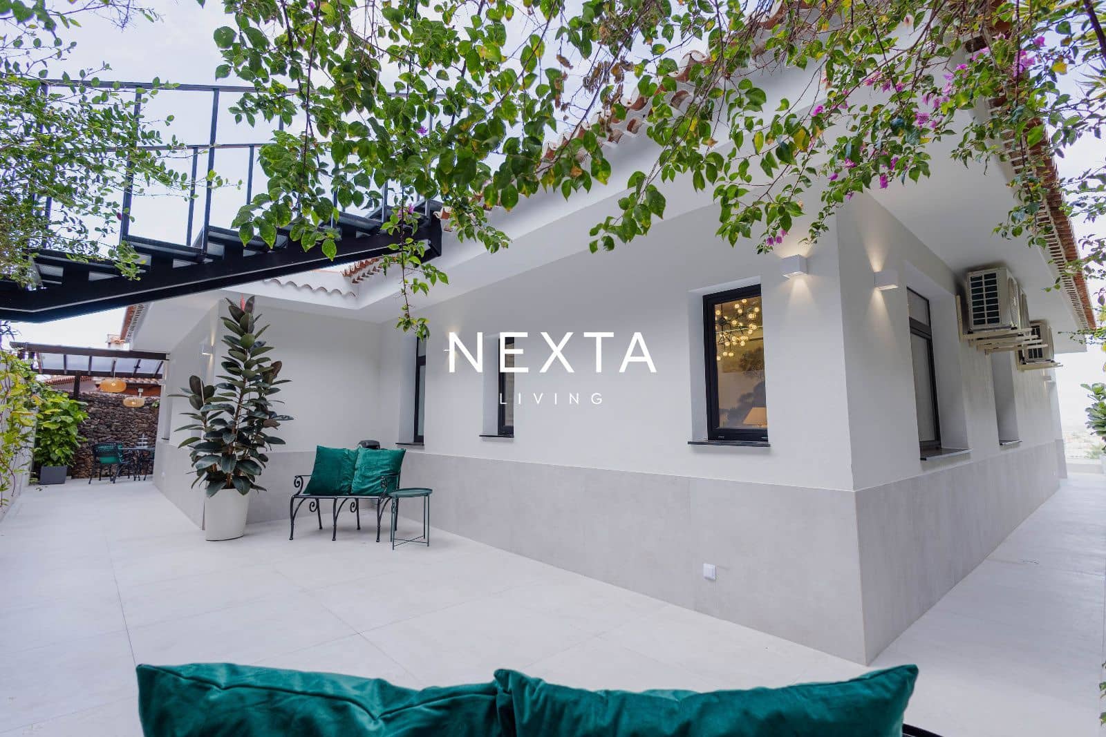 4 bedroom Villa for sale in Playa del Duque with pool garage - € 2,490,000 (Ref: 9854714)